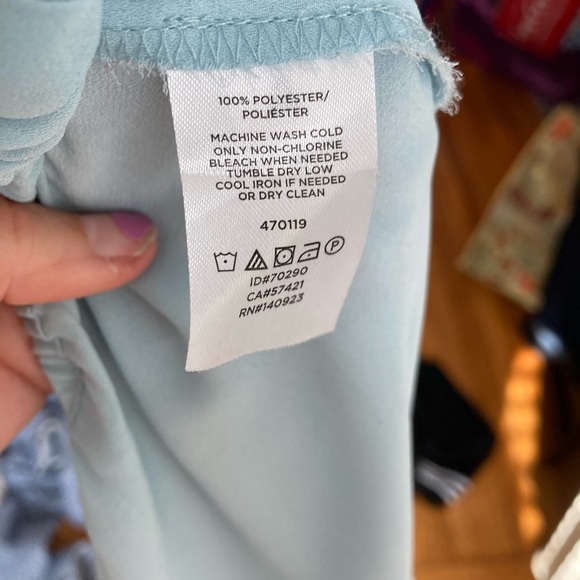 Loft light blue sleeveless blouse size small - Picture 3 of 4